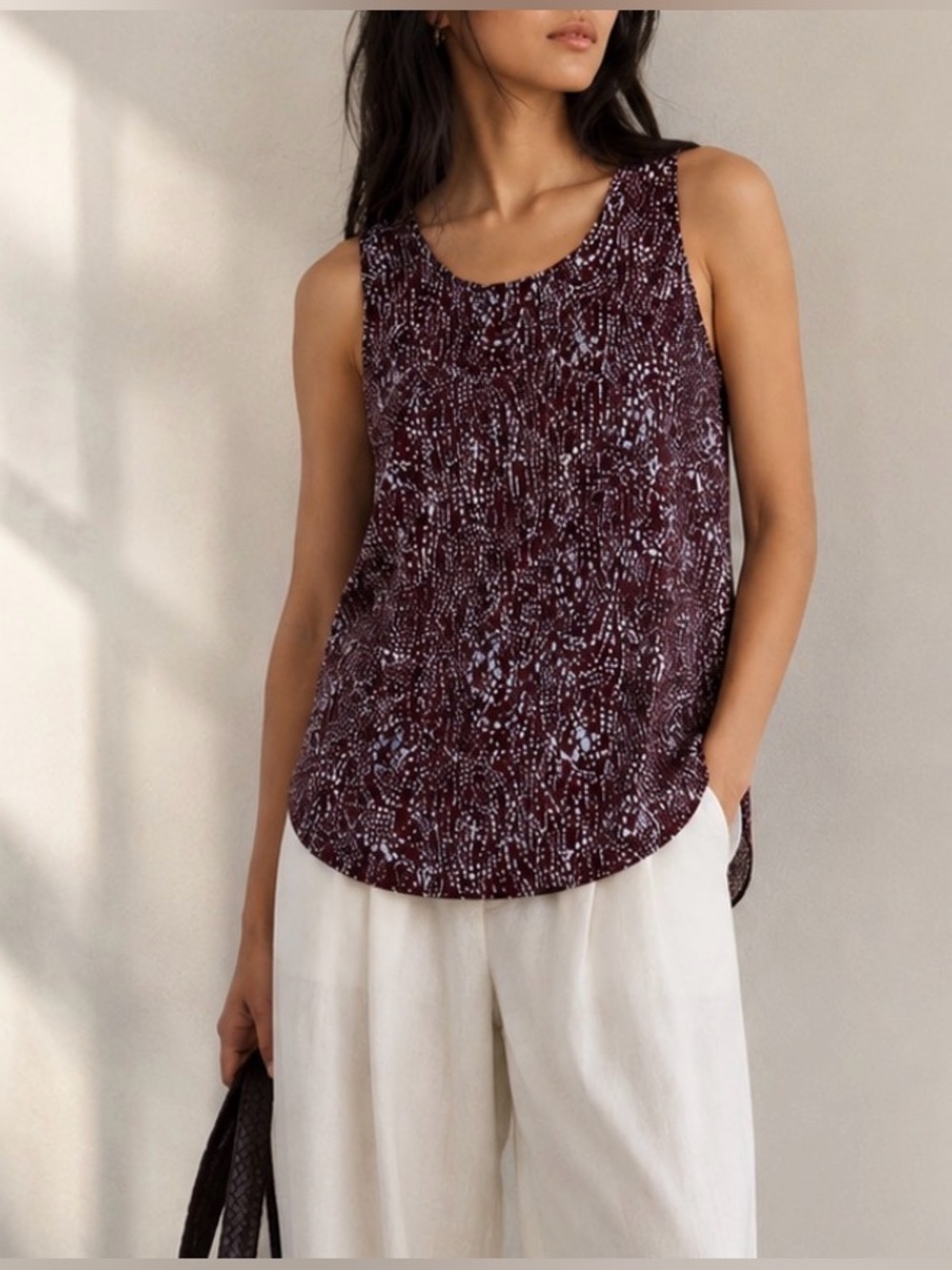 Aritzia Wilfred Abstract Print Sleeveless Blouse Burgundy Purple Blue Me